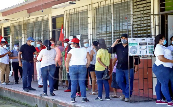 Porteños no le tuvieron miedo al covid y salieron a votar con mascarillas